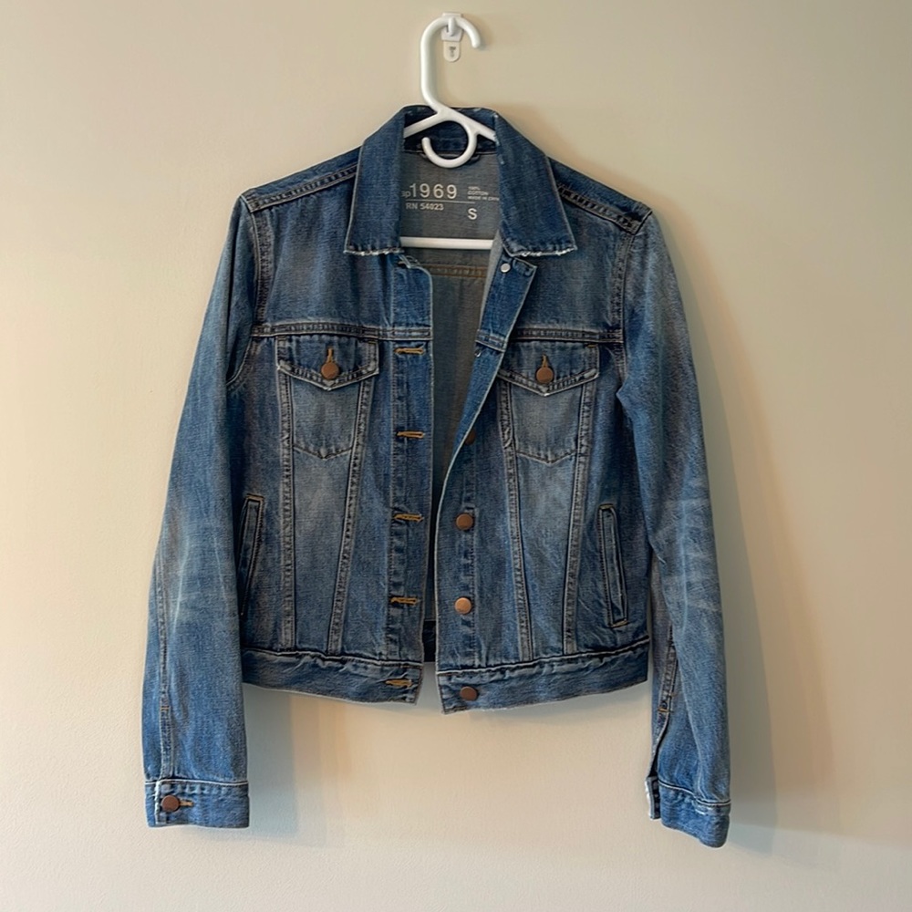 GAP 1969  Jean jacket size S Perfect condition.